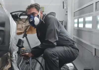 Andrea, preparatore e verniciatore della Carrozzeria Piacenti di Spoleto