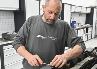 Emiliano, lattoniere della Carrozzeria Piacenti di Spoleto