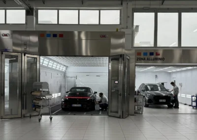 vista cabine verniciatura infrarossi e zona alluminio della Carrozzeria Piacenti, Spoleto